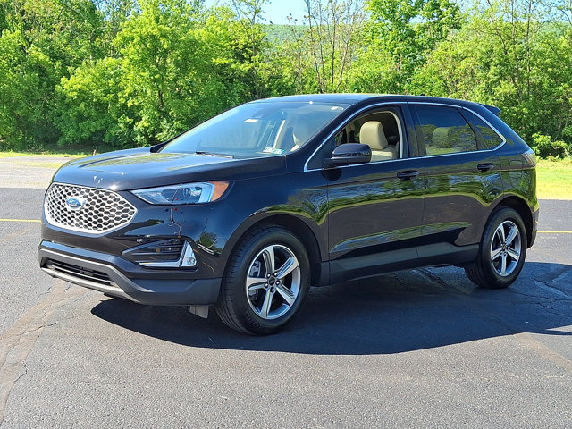 Certified 2024 Ford Edge SEL w/ Convenience Package AWD/4WD image 3