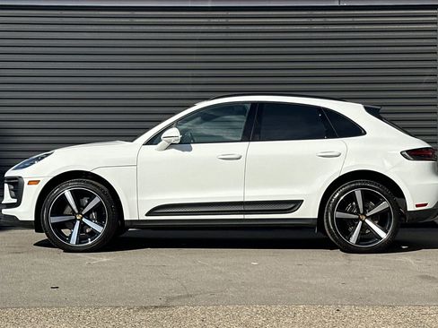 Used 2025 Porsche Macan image 2