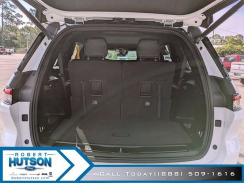 Used 2023 Jeep Grand Cherokee L Laredo image 10