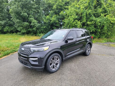 Used 2022 Ford Explorer XLT w/ Equipment Group 202A AWD/4WD image 1