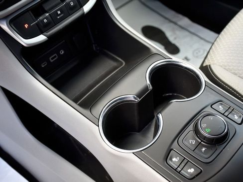 Used 2023 GMC Terrain SLE w/ Driver Convenience Package image 24