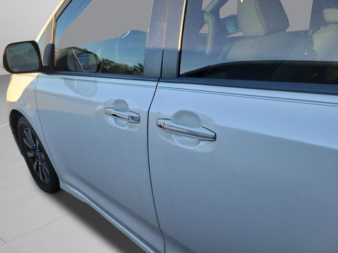 Used 2019 Toyota Sienna Limited image 25