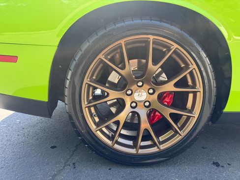 Used 2015 Dodge Challenger SRT w/ Technology Group RWD image 18
