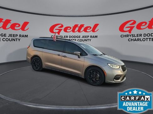 Used 2021 Chrysler Pacifica Limited w/ Premium & Safety Sphere Group image 11