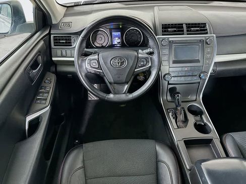Used 2017 Toyota Camry SE image 10