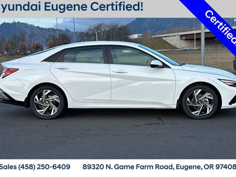 Used 2025 Hyundai Elantra Limited image 3