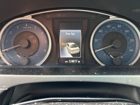 Used 2017 Toyota Camry LE FWD image 17
