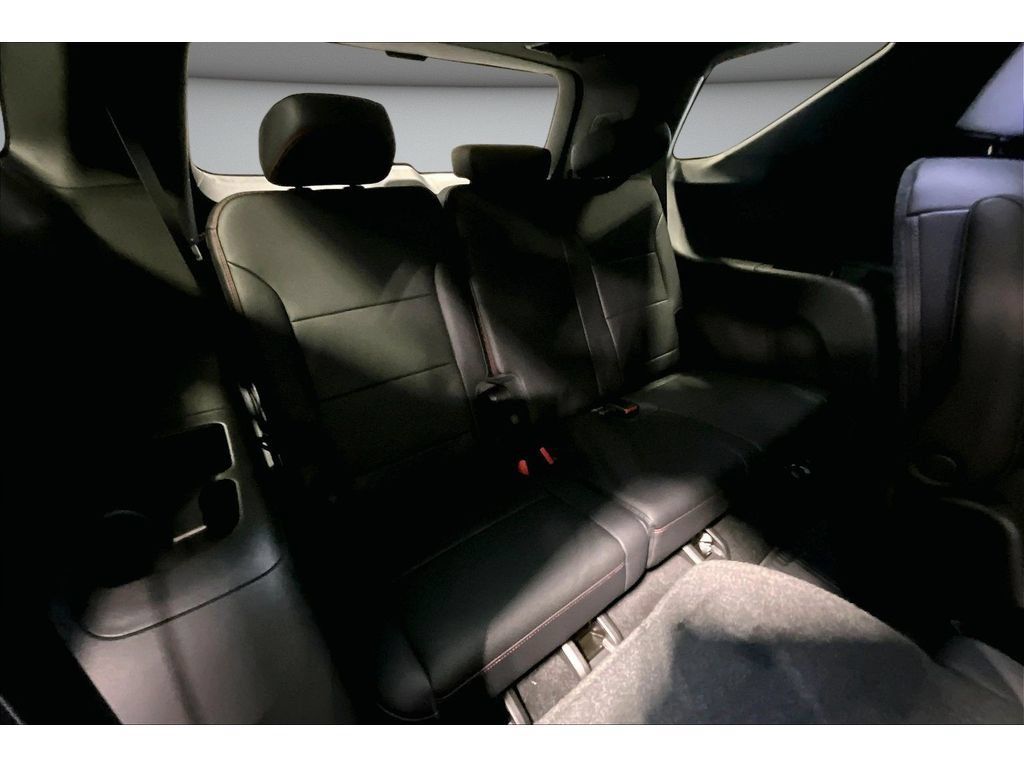 New 2026 Chevrolet Traverse RS w/ LPO, Floor Liner Package FWD image 47