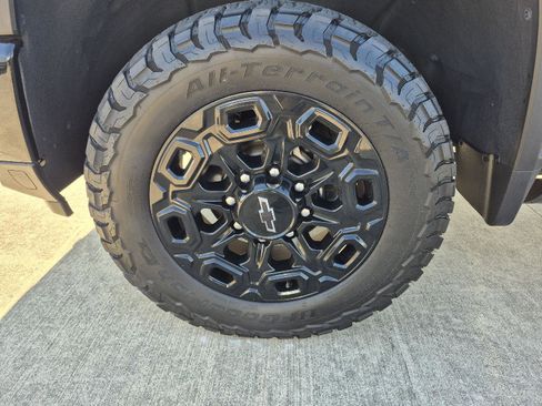 Used 2024 Chevrolet Silverado 2500 High Country w/ High Country Premium Package image 9