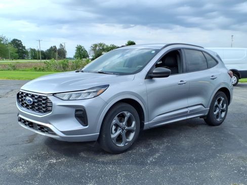 Used 2024 Ford Escape ST-Line w/ Tech Pack #1 FWD image 3