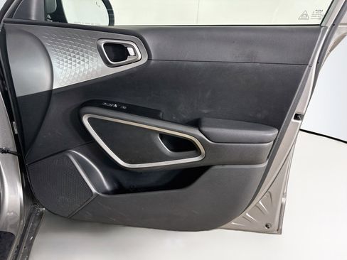 Used 2025 Kia Soul LX w/ LX Technology Package FWD image 30