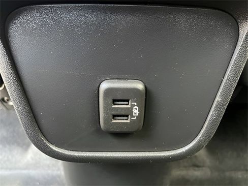 Used 2022 Chevrolet Equinox LT image 32