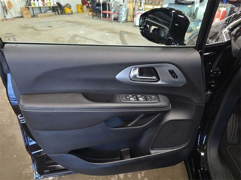 New 2026 Chrysler Pacifica Limited image 30