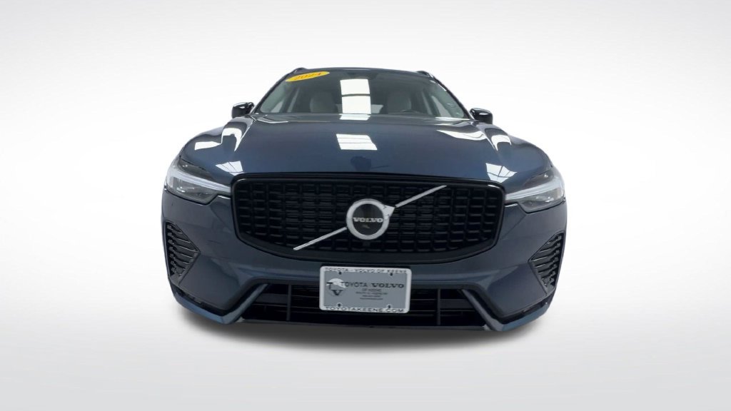 Used 2024 Volvo XC60 B5 Core AWD/4WD image 3