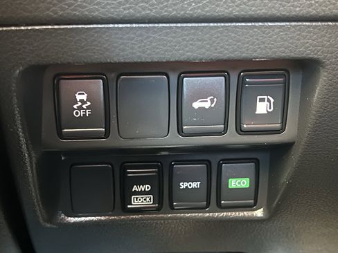 Used 2018 Nissan Rogue SV AWD/4WD image 32