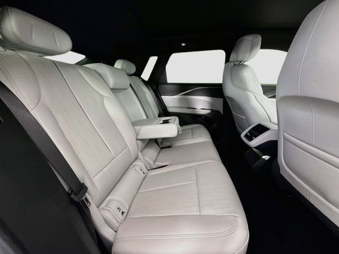 Used 2024 Cadillac Lyriq Luxury RWD image 7
