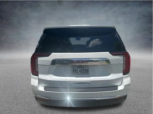 Used 2024 GMC Yukon XL SLT w/ SLT Luxury Package AWD/4WD image 8