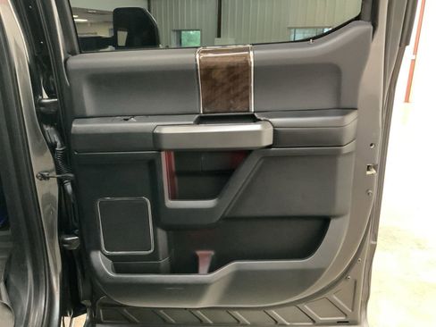 Used 2016 Ford F150 Platinum w/ Equipment Group 701A Luxury AWD/4WD image 40