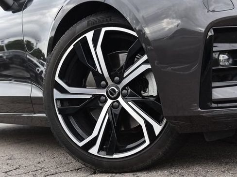 Used 2025 Volvo S60 B5 Core AWD/4WD image 3