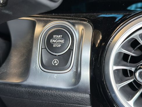Used 2025 Mercedes-Benz GLB 250 image 24