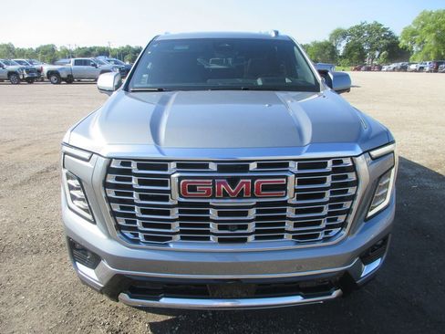 New 2026 GMC Yukon Denali w/ Denali Reserve Package AWD/4WD image 10