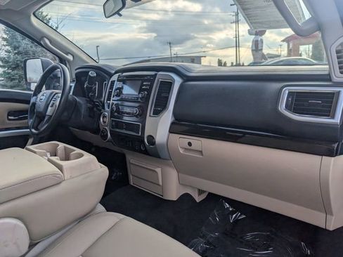 Used 2017 Nissan Titan SV image 20
