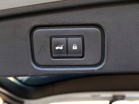 Certified 2025 Nissan Pathfinder SV FWD image 10