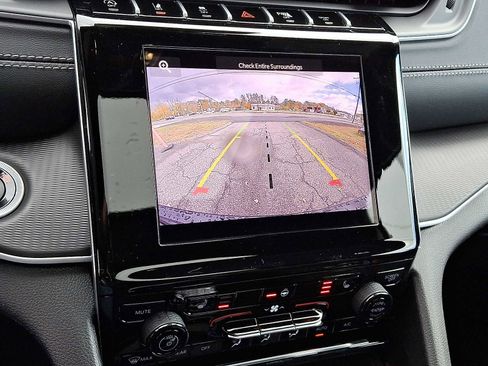 New 2025 Jeep Grand Cherokee Altitude image 13