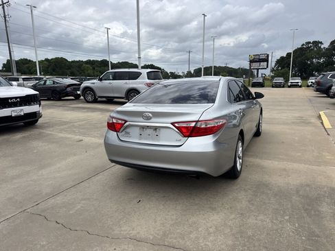 Used 2017 Toyota Camry LE FWD image 16