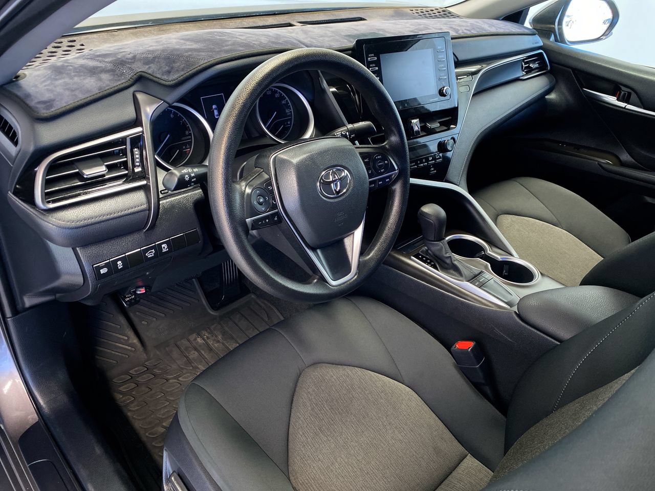 Used 2022 Toyota Camry LE FWD image 20