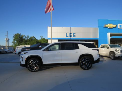 New 2026 Chevrolet Traverse High Country FWD image 2
