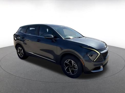 Used 2024 Kia Sportage LX FWD image 2