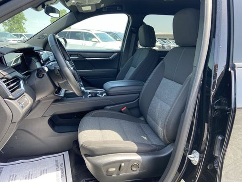 Used 2025 GMC Acadia Elevation AWD/4WD image 24