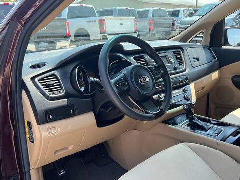 Used 2015 Kia Sedona LX w/ LX Convenience Package FWD image 12