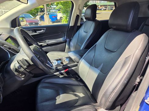 Used 2018 Ford Edge Titanium w/ Equipment Group 302A AWD/4WD image 12