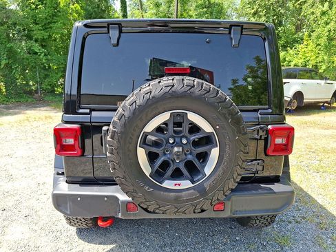 Used 2022 Jeep Wrangler Unlimited Rubicon w/ LED Lighting Group AWD/4WD image 29