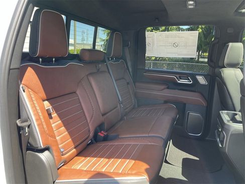 New 2025 GMC Sierra 3500 Denali Ultimate image 28