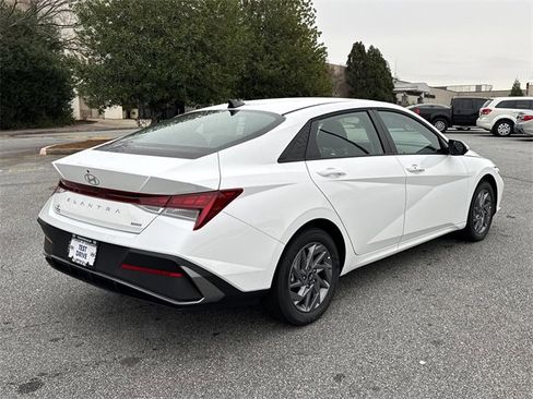 New 2026 Hyundai Elantra Blue image 7