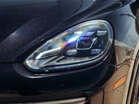Used 2016 Porsche Cayenne Turbo AWD/4WD image 39