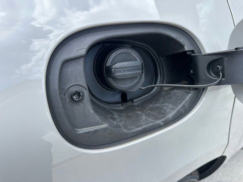 Certified 2023 Porsche Macan image 41