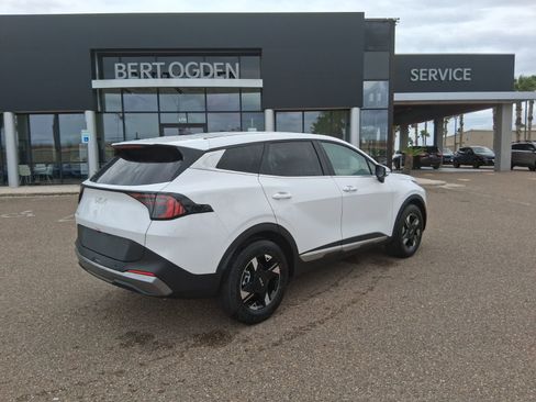 New 2026 Kia Sportage LX w/ LX Convenience Package FWD image 4