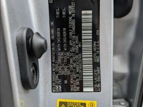 Used 2017 Toyota Highlander XLE image 19