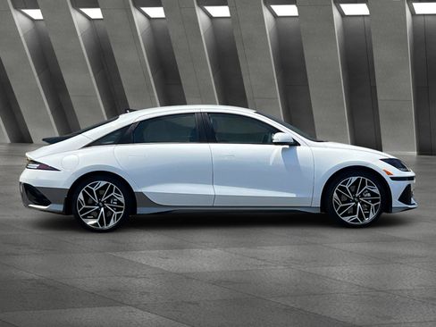 Used 2024 Hyundai Ioniq 6 SEL RWD image 3
