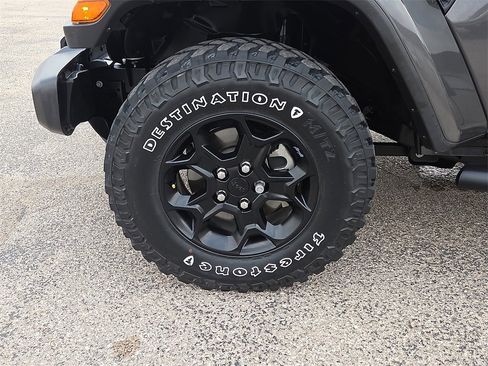 Used 2023 Jeep Gladiator Willys image 7