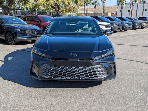 Used 2025 Toyota Camry SE AWD/4WD image 8