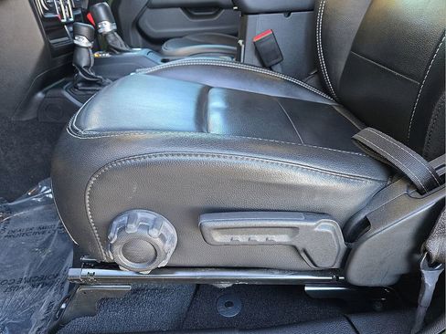 Used 2021 Jeep Wrangler Unlimited Sahara image 22