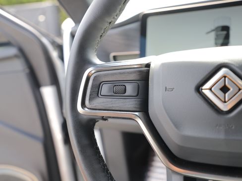 Used 2024 Rivian R1S Adventure AWD/4WD image 21