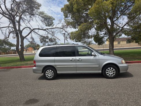 Used 2005 Kia Sedona LX w/ Value Pkg image 4
