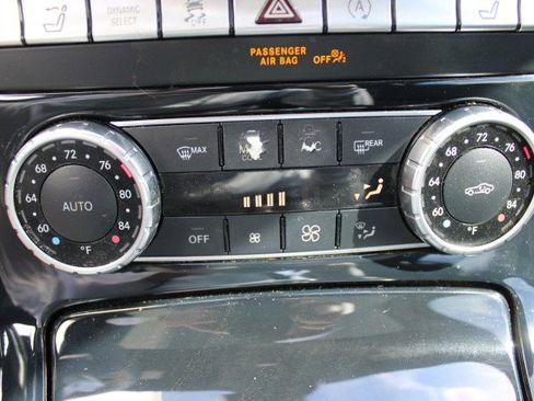 Used 2019 Mercedes-Benz SLC 300 image 24