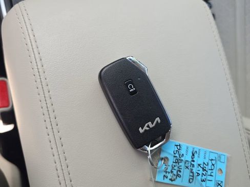 Used 2023 Kia Sorento EX AWD/4WD image 29